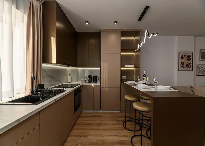 Matisse Coresi Apartment With Free Private Parking