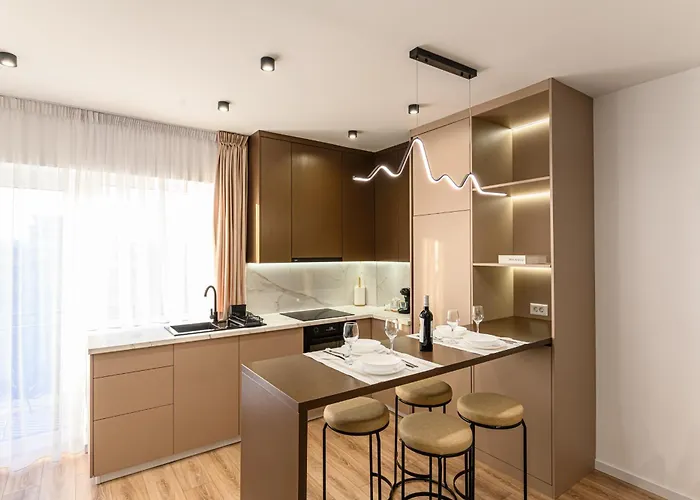Matisse Coresi Apartment With Free Private Parking